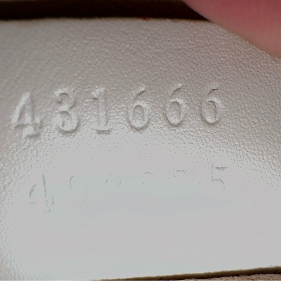 ✨💎GORGEOUS💎✨ GUCCI Sylvie chain crossbody w/ COA, Dustbag & GWP. - Picture 4 of 12